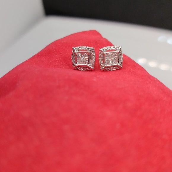 10k Genuine Diamond earrings! - Picture 3 of 4